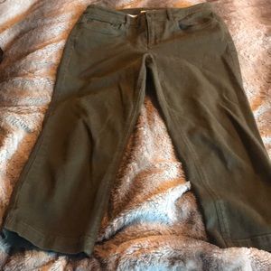 3/$30 Jones New York Sport Olive Denim Capris